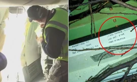 Những dòng chữ viết tay bí ẩn trên tấm cửa máy bay bị bật tung ở độ cao 5.000 mét