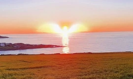 Một người Scotland chụp ảnh hoàng hôn, bất ngờ thấy "thiên thần có cánh" đẹp lạ lùng