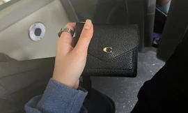 Cô gái làm mất ví, khi được gửi trả thì trong ví có thêm tiền nhưng thiếu đi thứ rất bất ngờ