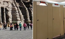 Điểm du lịch nổi tiếng ở Trung Quốc lắp đồng hồ tính giờ ở cửa nhà vệ sinh