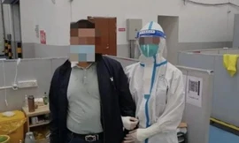 Một gia đình Trung Quốc nói dối lẫn nhau về nơi ở, rồi tình cờ gặp nhau theo cách khó tin