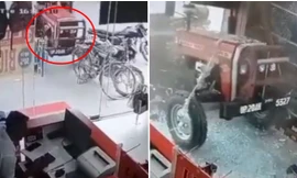 Ấn Độ: Chiếc máy kéo đang đỗ bỗng tự khởi động, lao vào cửa hàng