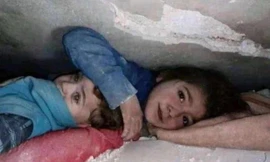 Biểu tượng hy vọng: Bé gái 7 tuổi che chắn cho em trai khi mắc kẹt trong động đất 