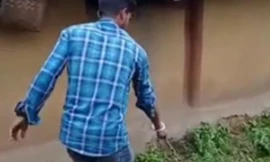 Tức giận vì đang mệt còn bị rắn cắn, một người Ấn Độ cắn lại con rắn, kết quả thật khó tin