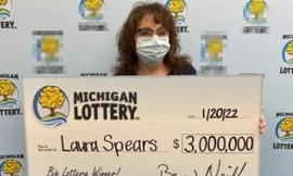 Mở mục “Thư rác” để tìm mail của người quen, một phụ nữ phát hiện mình trúng số 68 tỷ đồng