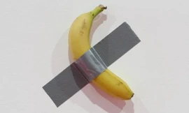 Quá đói bụng, nam sinh viên ăn luôn tác phẩm nghệ thuật là quả chuối giá gần 3 tỷ