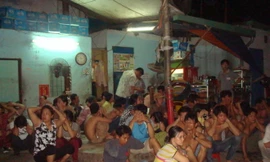 Công an phá sòng bạc, súng cướp cò trúng dân