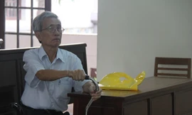 Ông Nguyễn Khắc Thủy tại tòa sáng nay. Ảnh VT