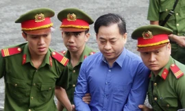 Ông Vũ 'nhôm' vừa được nguyên Tổng đốc DAB 'nhận lỗi' tại tòa. Ảnh: Tân Châu.