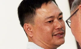 Nguyên điều tra viên Nguyễn Tuyến Dũng tại tòa sáng nay. Ảnh: Tân Châu