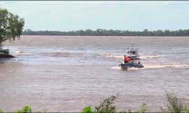 Chìm sà lan trên sông Tiền, 3 người mất tích