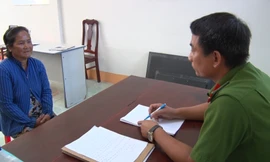 Bà cụ 70 tuổi vờ mua vàng để trộm cắp