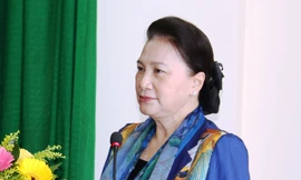 Chủ tịch Quốc hội tặng quà Tết gia đình chính sách, hộ nghèo tại Bến Tre