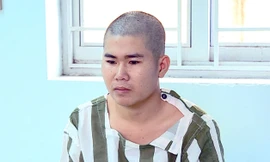 Thanh niên 19 tuổi dùng chai bia đánh bạn nhậu mù mắt