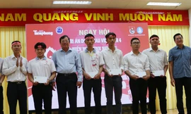 Chủ nhật Đỏ tại Trà Vinh: Trao 20 suất học bổng cho sinh viên nghèo vượt khó