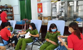 Hàng trăm cán bộ, chiến sĩ công an Sóc Trăng hiến máu tình nguyện