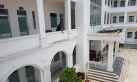 Người đàn ông nhảy lầu trong trụ sở công an huyện: Làm rõ vụ dàn cảnh đánh ghen