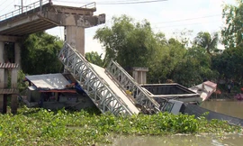 Vụ sập cầu ở Đồng Tháp: Thi công nhịp mới, hạ tải trọng