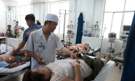 Người phụ nữ ôm con nhảy sông thoát đám cháy ở chợ nổi Cái Răng