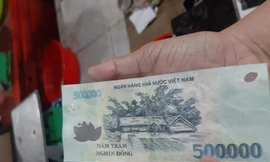 Kiên Giang: Điều tra đối tượng dùng tiền giả đi chợ mua hàng 