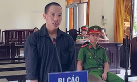 Bị cáo Lê Trung Léo tại phiên toà. Ảnh Văn Vũ