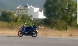 Người đàn ông nước ngoài 'làm xiếc' trên đường băng sân bay Phú Quốc cũ