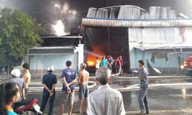 Nam công nhân gây cháy nhà kho ở Tiền Giang, làm thiệt hại hàng chục tỷ