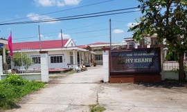 Kỷ luật cảnh cáo Bí thư xã ở Cần Thơ đi kiểm tra dịch tả lợn... ở Côn Đảo 
