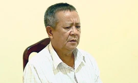 Mẹ gửi con đi bán vé số, bé gái bị ông ngoại nuôi dâm ô 