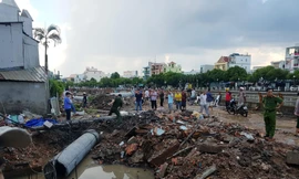 Lấp cống thoát nước, công nhân bị cột điện đè tử vong