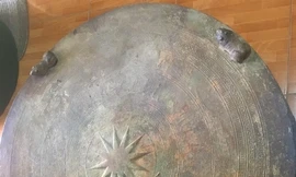 Đánh cá trên sông Cổ Chiên, ngư dân Vĩnh Long vớt được trống đồng cổ