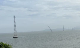 Trụ điện cao thế vượt biển ở Kiên Giang bị đổ nghiêng, đảo Hòn Tre bị mất điện nhiều giờ