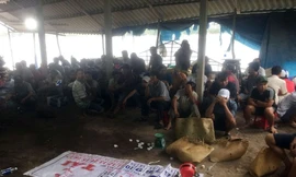 Hàng chục cảnh sát đột kích tụ điểm cờ bạc, bắt giữ gần 60 đối tượng