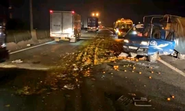 Xe tải nổ lốp gây họa trên cao tốc TPHCM - Trung Lương 