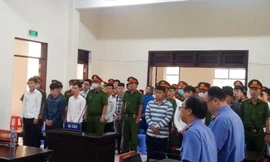 Đại ca cùng 27 đàn em nổ súng 'huyết chiến' tại tiệm cầm đồ ra hầu tòa