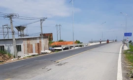 Cầu 170 tỷ đồng mới đưa vào sử dụng ở Tiền Giang đã phải dặm vá
