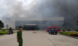Cháy lớn tại Công ty May Nhà Bè, hàng trăm công nhân tháo chạy