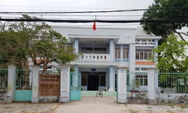 Bỏ ngoài sổ sách hàng trăm triệu, Trưởng phòng GD bị cách hết chức vụ trong Đảng