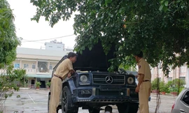 Chiếc xe Mercedes G55 AMG tại trụ sở công an.