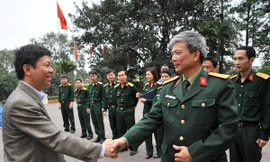 Tuổi trẻ báo Tiền Phong và Nhà máy Z121 giao lưu