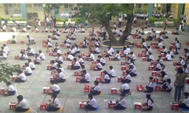 Thi học kỳ tại sân trường