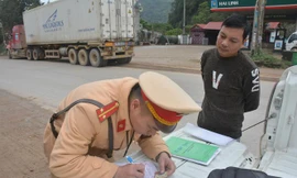 Người dân có thể nộp tiền vi phạm giao thông qua mạng và nhận giấy tờ tại nhà (ảnh mang tính minh họa)