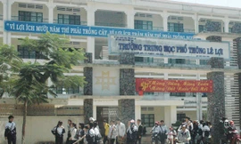 Lạm thu hàng trăm triệu đồng của học sinh