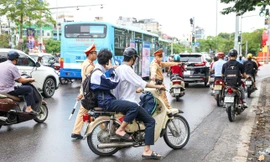 Cha mẹ có thể bị phạt tới 10 triệu đồng khi giao xe máy cho con chưa đủ tuổi điều khiển