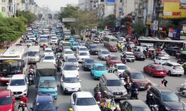 Cuối tuần, nhiều tuyến đường tại Hà Nội ùn tắc kéo dài
