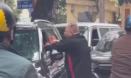 Công an Hà Nội thông tin vụ tài xế ô tô dùng 'nắm đấm' giải quyết mâu thuẫn giao thông