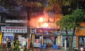 Quán lẩu nướng ở Hà Nội cháy ngùn ngụt 