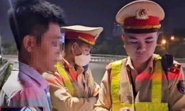 CSGT phát hiện tài xế xe khách uống bia trước khi rời bến, lái xe tải 'đập đá' rồi cầm vô lăng 