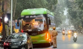 CSGT Hà Nội xử lý hàng loạt xe khách vi phạm trong khu vực phố cổ