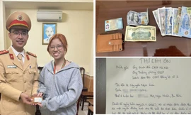 Hà Nội: Nữ sinh xúc động viết thư cảm ơn CSGT khi nhận lại tài sản đánh rơi